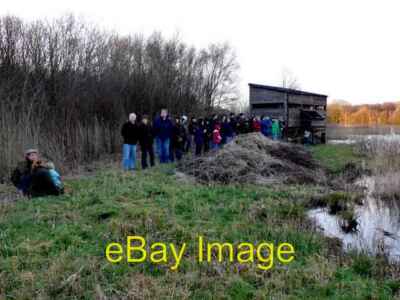 Foto 6x4 Warten auf die Stare Eine kleine Menschenmenge hatte sich versammelt c2011