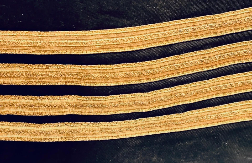 Saia RALPH LAUREN MARINER NÁUTICA Marinha, acabamento listrado dourado. Excelente estado. - Imagem 3 de 4