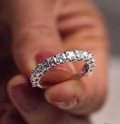 18 Karat Weißgold Verlobungsdiamant Band 1 Karat Princess Cut Lab Grown VVS E F