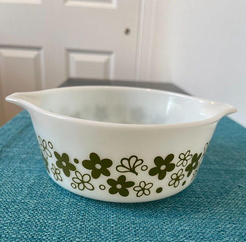 Pyrex Spring Blossom #472 1.5 PT Green White Casserole Dish Crazy Daisy No Lid