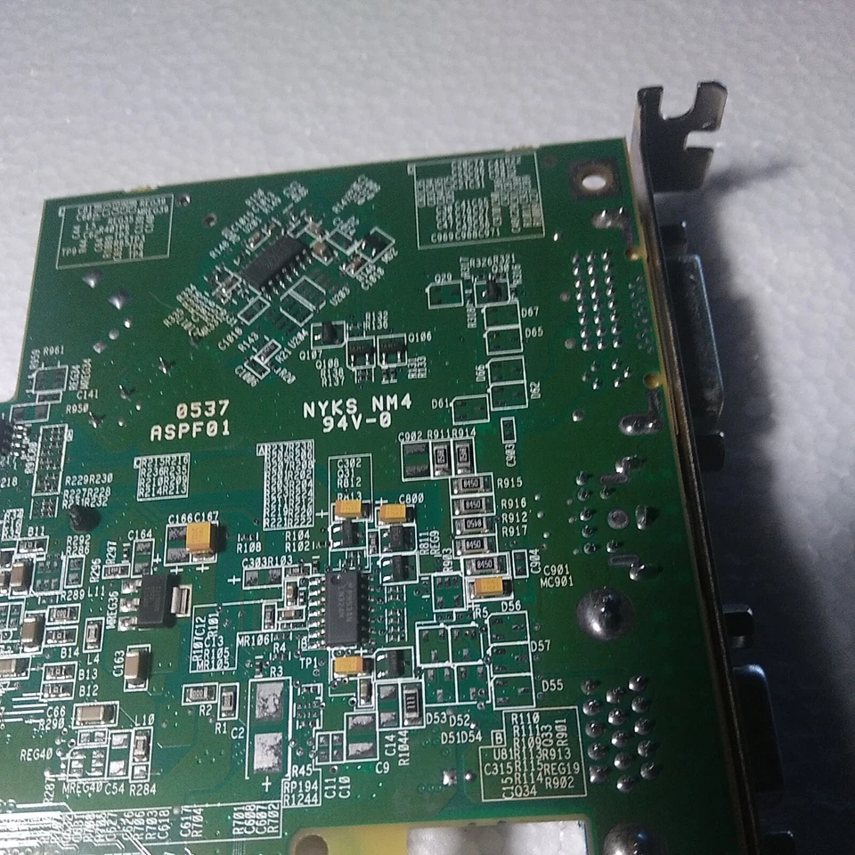 Video Card ATI Radeon X300 SE 128MB DVI VGA TV-Out PCI-E PCI-E UC996 102A6280101 - Image 4 of 4