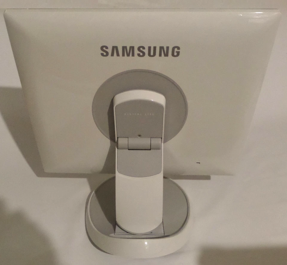 Samsung SyncMaster 960 BG, 19 Zoll, Weiß, m. Netzteil, DEFEKT, opt. Neuwertig!!! - Bild 4 von 4