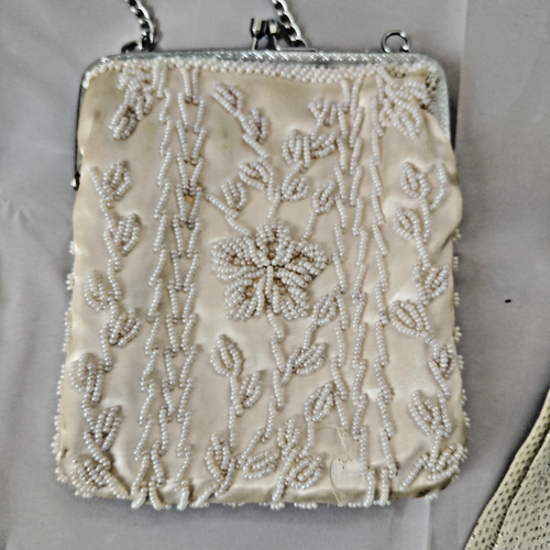Vintage 1960's Hand Made in Hong Kong Pretty Beaded Evening Bag 15 X 13CM - Picture 3 of 7