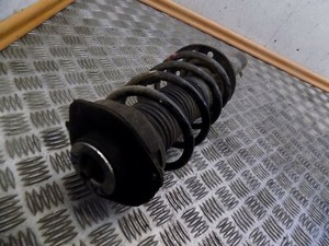 Skoda Octavia 1Z 1.8 TSI  Federbein vorne Rechts Stoßdämpfer Feder 1t0413031 HN