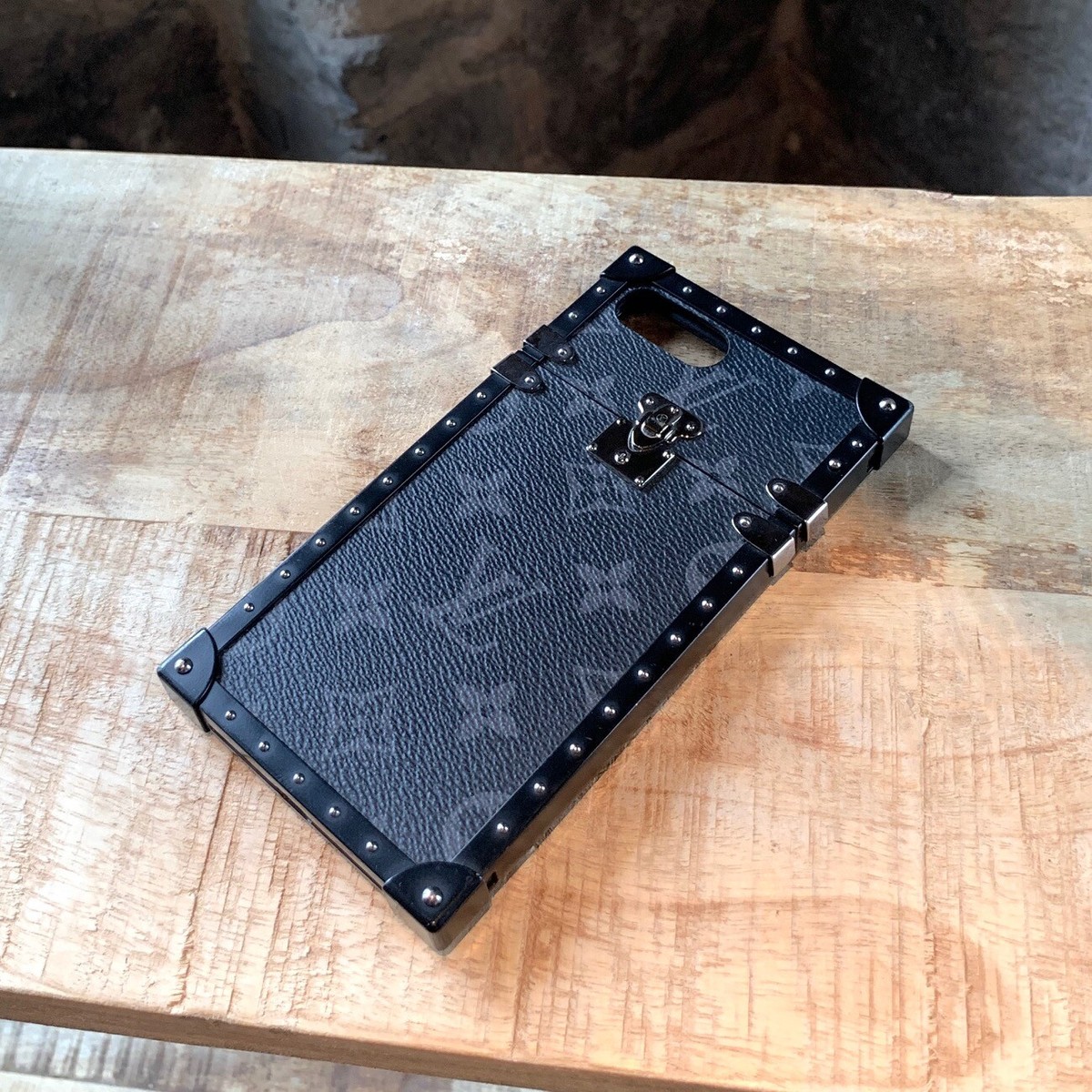 Louis Vuitton Monogram Eclipse Eye Trunk for iPhone 7+ Case