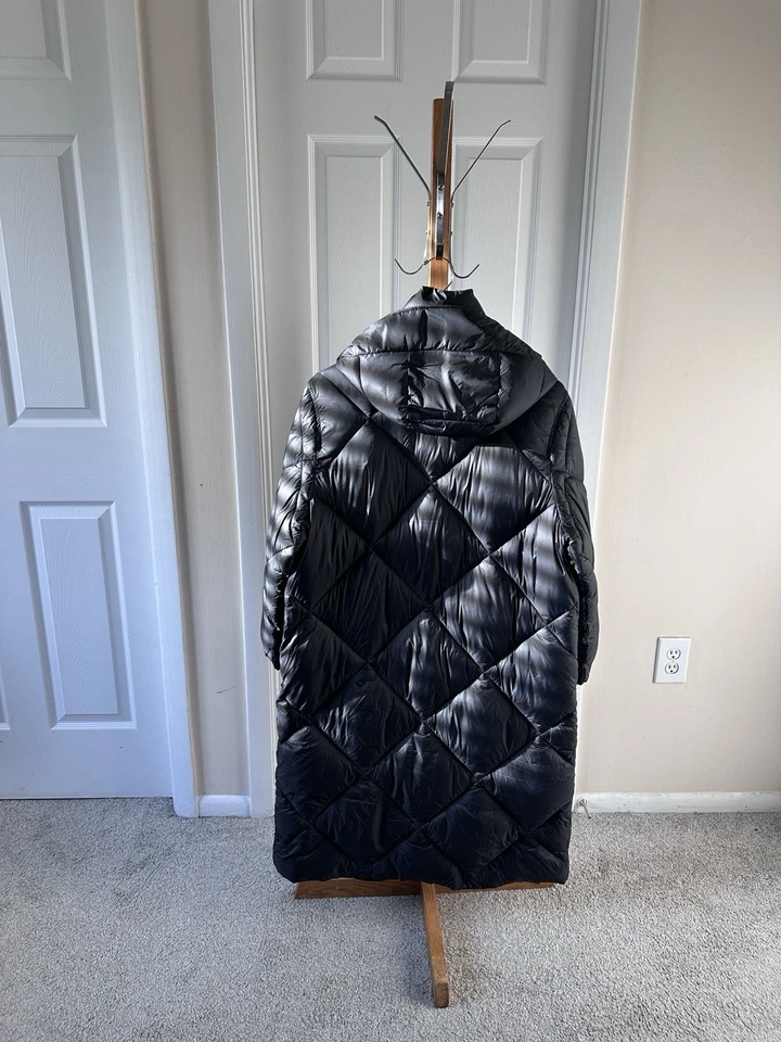 Abrigo acolchado largo negro acolchado para mujer Abercrombie & Fitch Foto 2 de 2