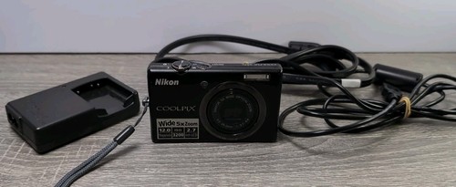 Nikon COOLPIX S570 12.0MP Digital Camera - Black W Battery - TESTED Read Descrip