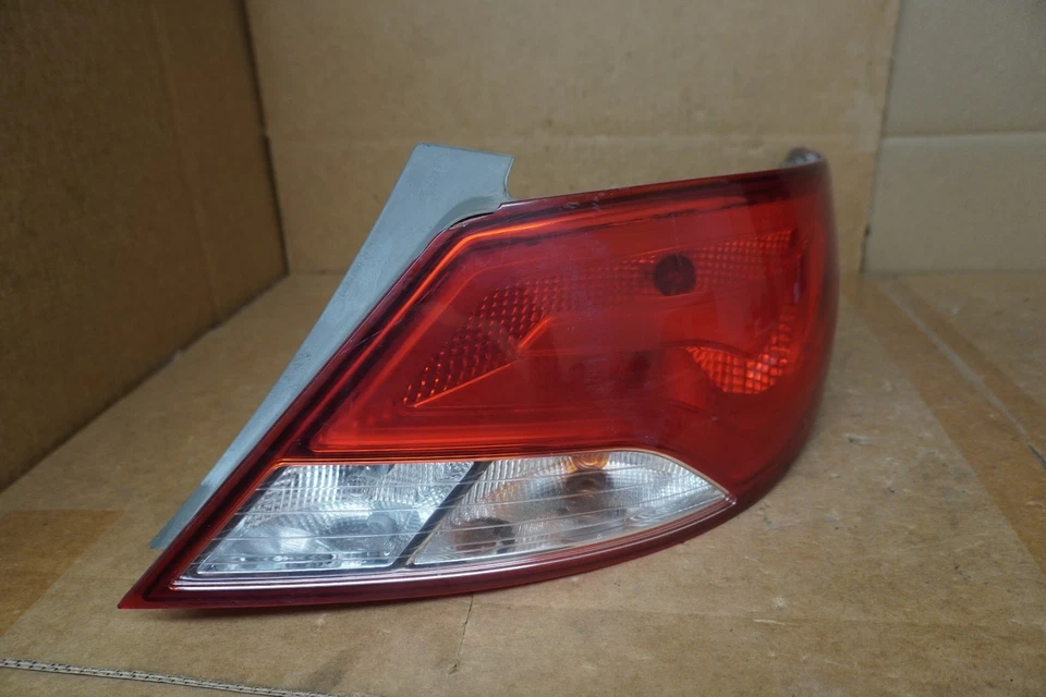 Luz trasera para pasajero derecho Hyundai Accent 2015 2016 2017 OEM 92402 1R Foto 2 de 4