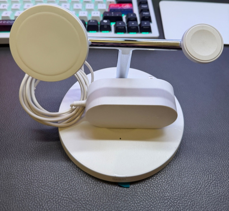 Belkin Apple Certified MagSafe 3-in-1 Wireless Charger Stand iPhone Watch AirPod
