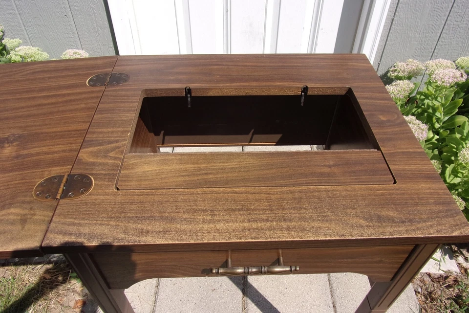 Antigo Gabinete de Máquina de Costura Desdobrável de Madeira Sear Roebuck Kenmore 1970 SOMENTE RETIRADA - Imagem 3 de 4