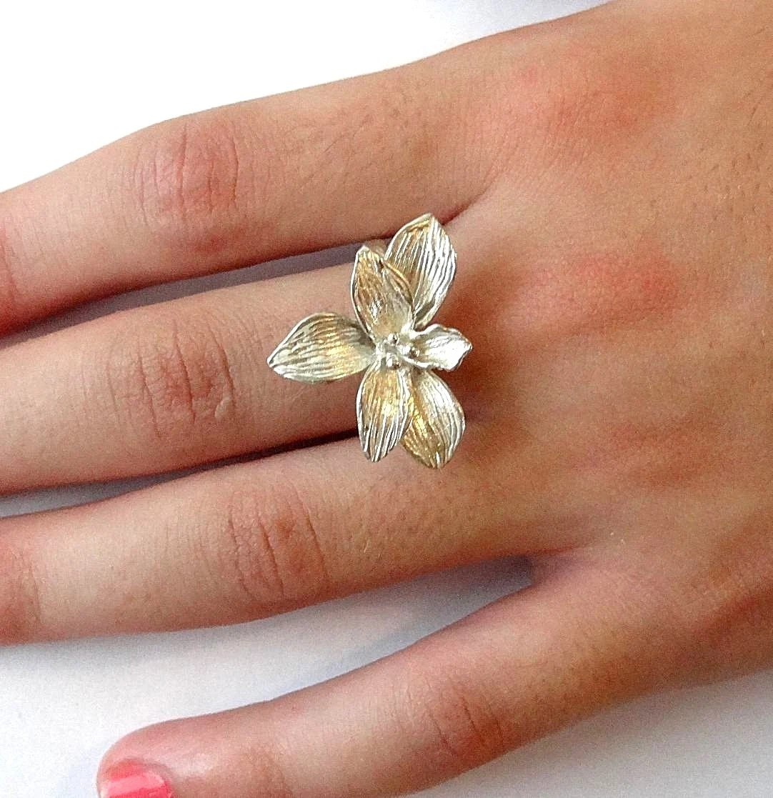 David yurman ring 2024 turning finger green