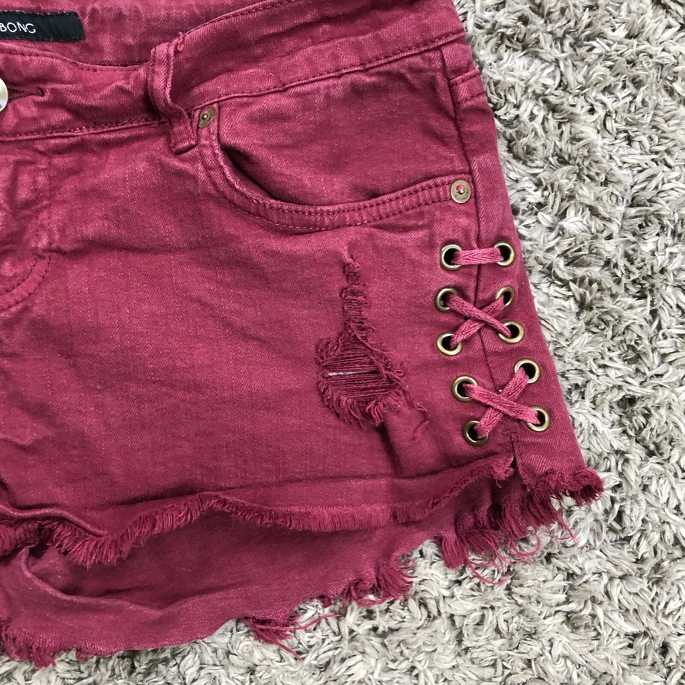 Billabong Lite Hearted Womens Burgundy Size 28 Denim Shorts Distressed E4 - Imagem 2 de 4