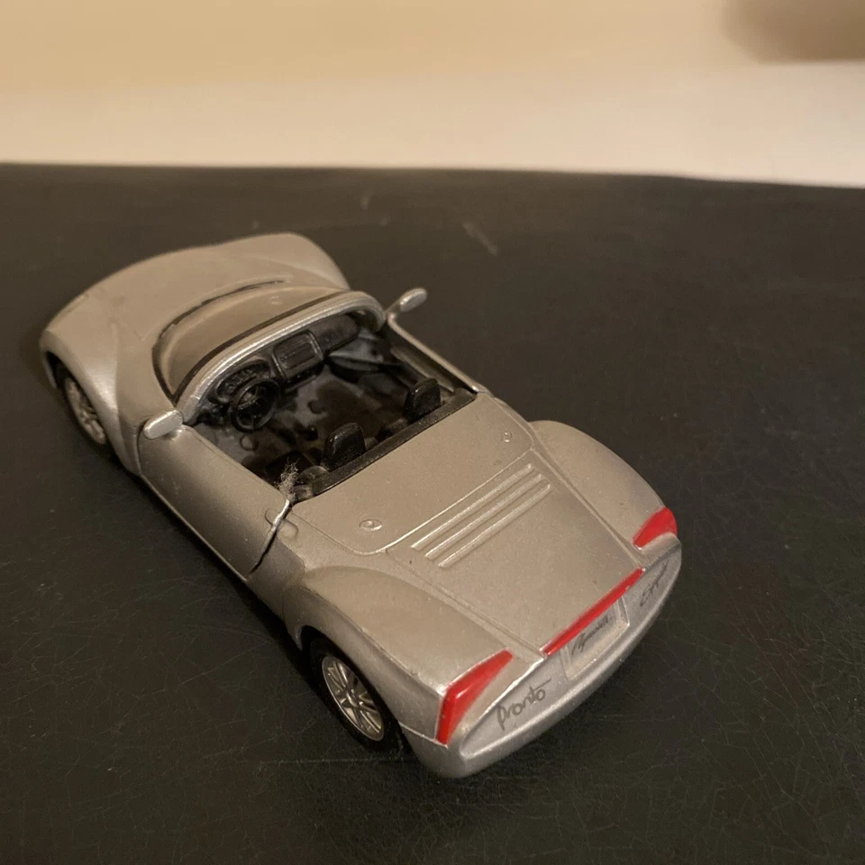 MAISTO-Plymouth Proto Spyder/Vauxhall VX 220 model - Image 3 of 4