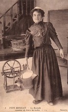 Old postcard 01 - Type Bressan (Ain) - 1. La Boyauda returning from milking cows