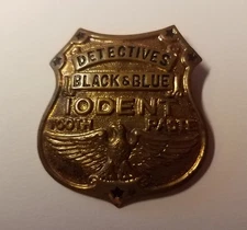 Scarce 1930's Iodent Toothpaste DETECTIVES "BLACK & BLUE" metal badge Excellent
