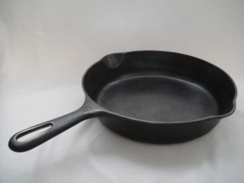 Vintage Small Logo Griswold No. 6 Cast Iron #699 Grooved Handle Skillet