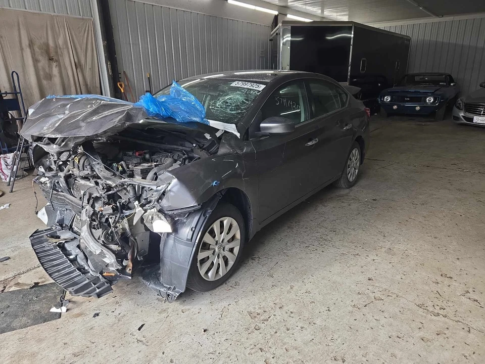 Used Front Right Door Assembly Front fits: 2018 Nissan Sentra electric Front Rig Foto 4 de 4