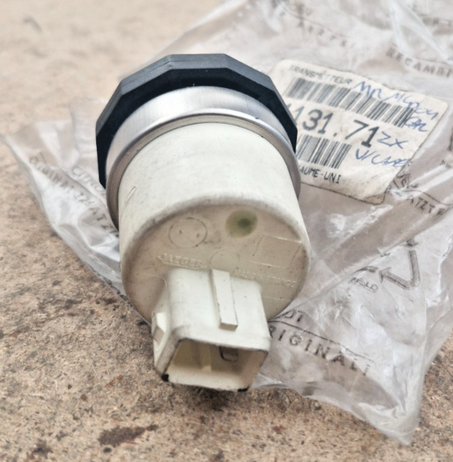 Citroen Xantia ZX Peugeot 306 2L Injection Oil Pressure Sensor