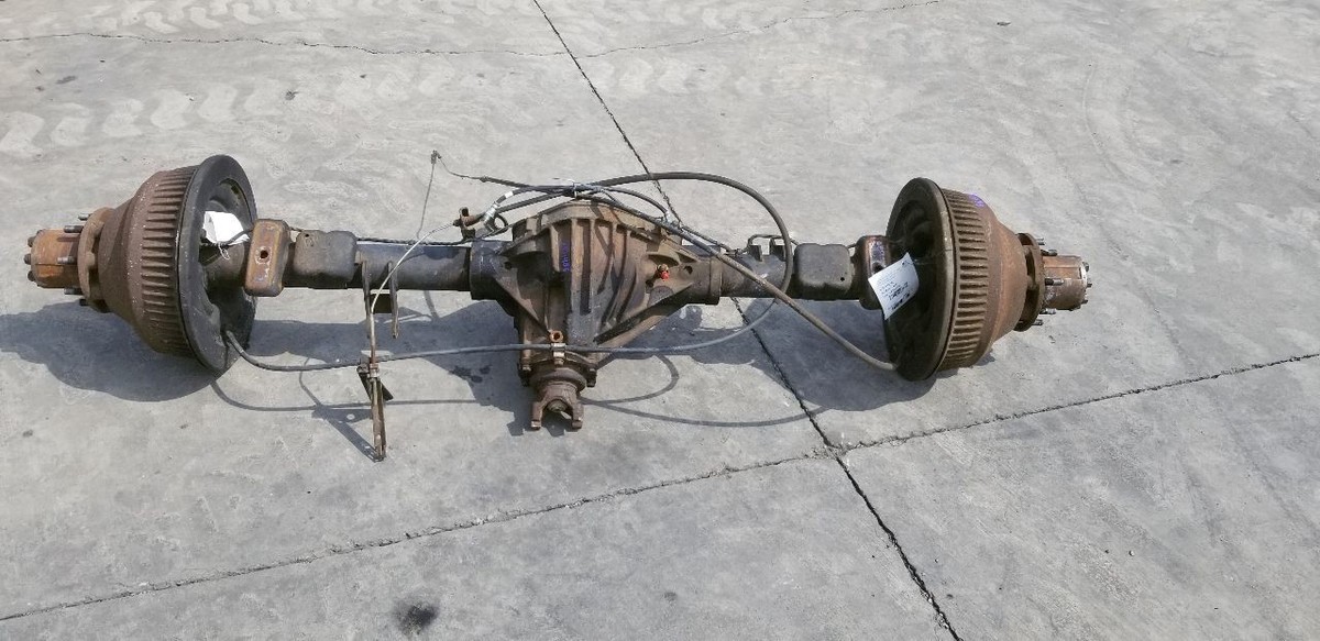 93 CHEVY SILVERADO 3500 DRW REAR AXLE WITH DIFFERENTIAL CARRIER