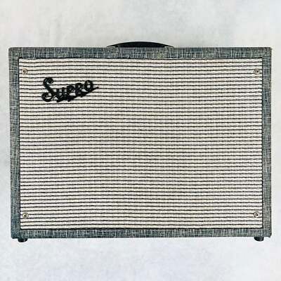 Supro Model 16T 1x8'' Combo Amplifier 1966 - Silver