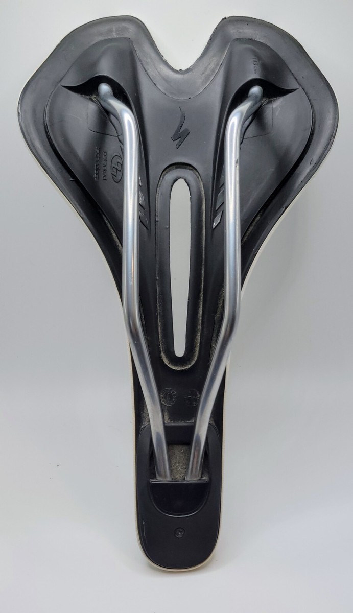 White Specialized Riva Saddle 143mm Small rip
