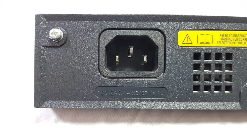 3Com 3c16470b 16 Port 10/100 Baseline 2016 Ethernet Switch with Rackmount Ears O - Image 3 of 4