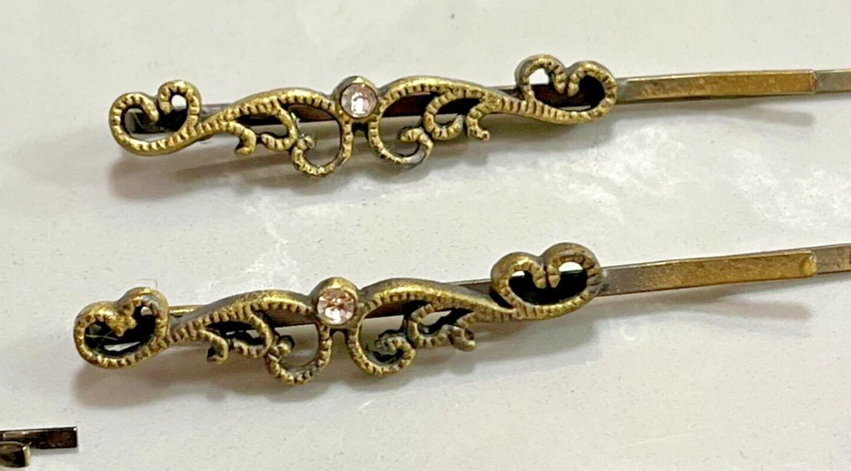 Mariposas Abeja Estrás Flores PELO Bobby PINS 8 Piezas Decorativo De Colección Foto 2 de 4