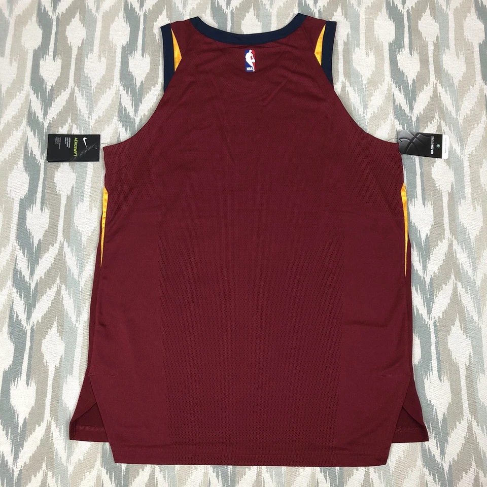 Camiseta deportiva de entrenamiento Nike Aeroswift Cleveland Cavs para hombre en blanco de la NBA talla M 44 AH9338-677 Foto 2 de 4