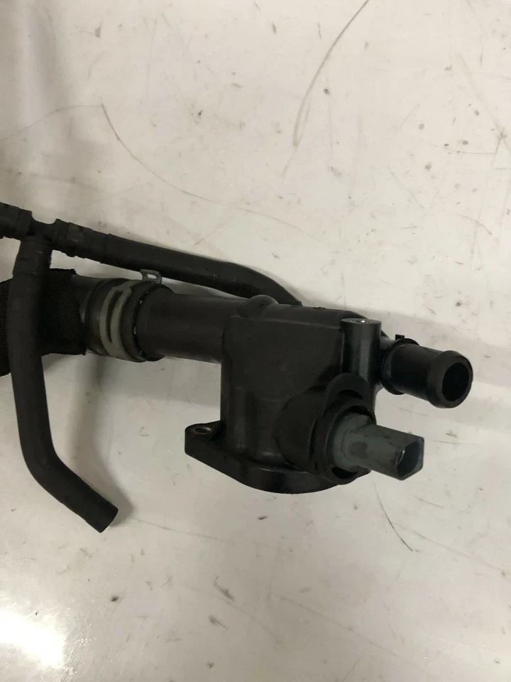  CARCASA TERMOSTATO REFRIGERANTE AGUA VOLKSWAGEN PASSAT CC 2008 - 2012 2.0 TDI Foto 2 de 4