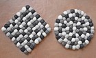 ❀ Filz Untersetzer Filzkugeln Grau Topfuntersetzer Rund Quadratisch Kugel 20 cm