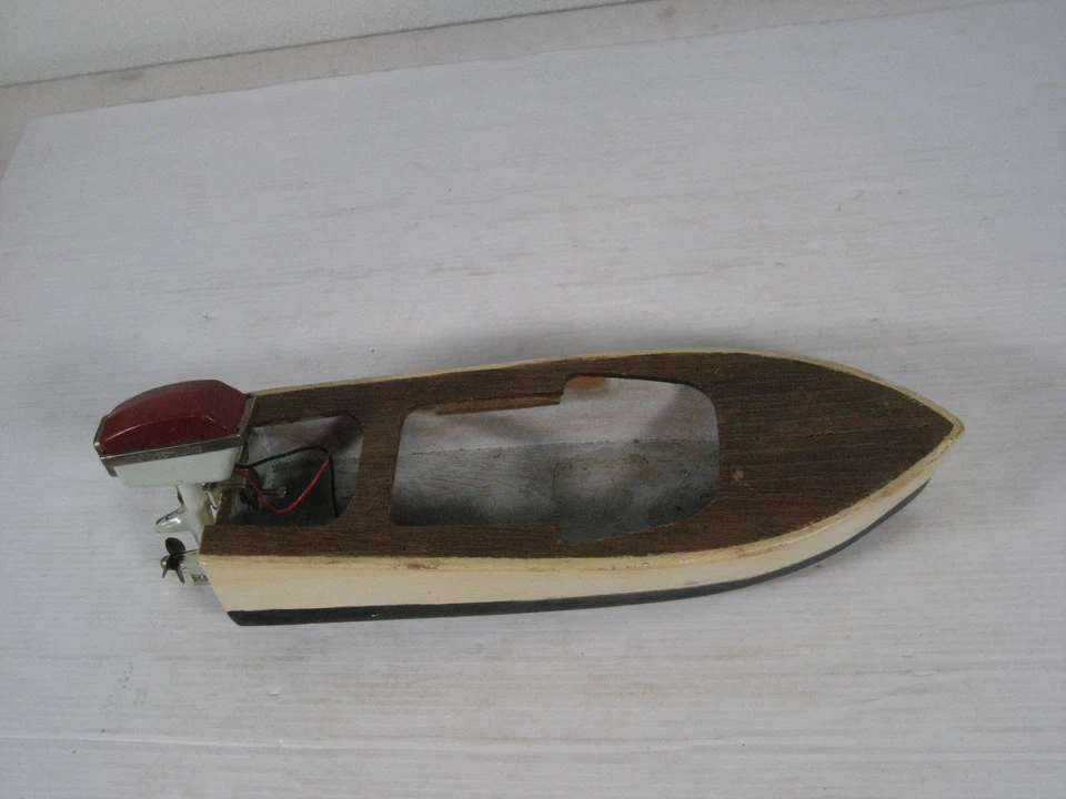 VINTAGE STREAM LINE BATTERY OPERATED TIN BOAT MOTOR & WOOD BOAT WORKS - Image 2 of 4