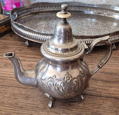théière marocaine vintage en métal argenté. - Photo 1/4