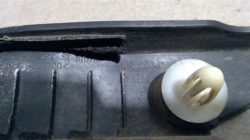 Chevrolet Sonic 2018-2020 compartimento mira protector con retenedor 95022358 Foto 4 de 4