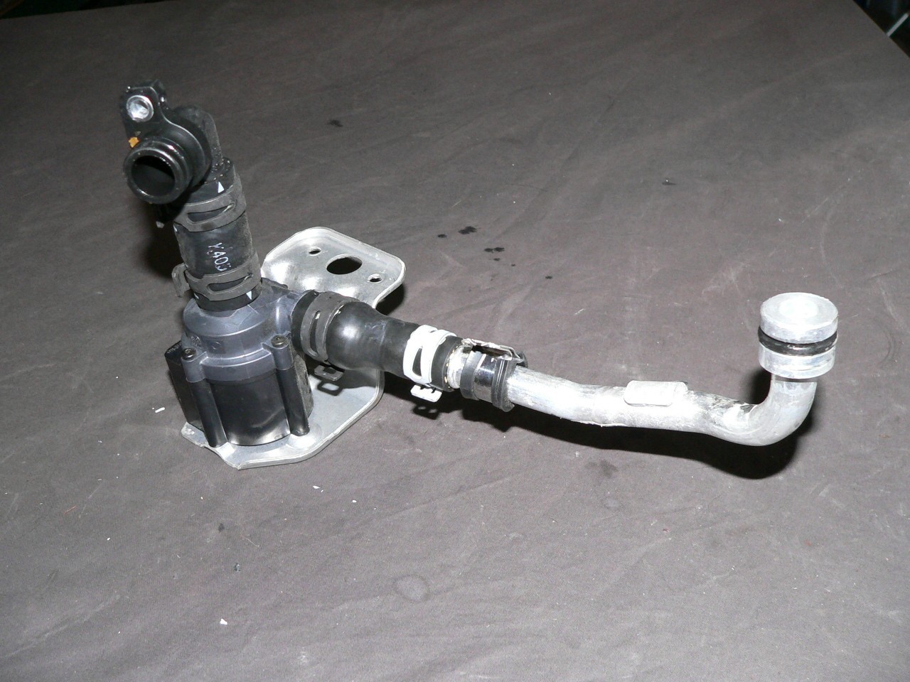 Bentley Continental & Flying Spur 4.0 V8 06H121601M AUXILIARY WATER PUMP 2023