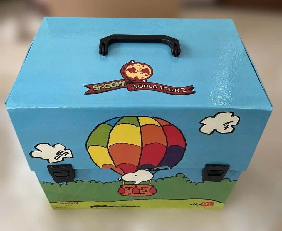 Snoopy 12Nd Set World Tour 2 Figure Used - Image 1 of 4