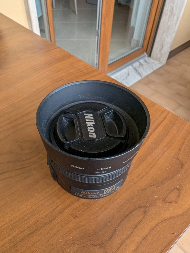 Nikon AF-S DX NIKKOR 35mm f/1.8G Obbietivo - Nero - Immagine 2 di 4