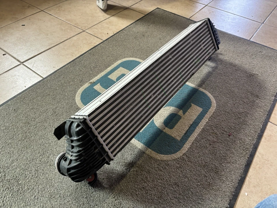 Intercooler Chevy Equinox 2018-2022 (usado OEM) GMC Terrain L4 1,5 L 85163204 Foto 2 de 4