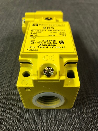 Telemecanique XCSB1618929 Keylock Safety Interlock Switch 2NC / 1NO - Picture 4 of 5