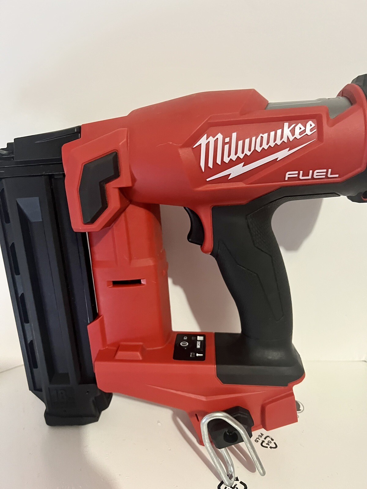 Not Working/For Parts Milwaukee 274620 M18 GAUGE BRAD NAILER BROKEN