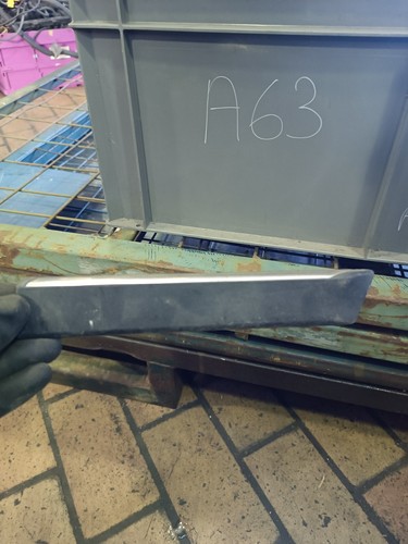 BMW 5er E39 Leiste Zierleiste Stoßleiste Kotflügel Rechts Schwarz Chrom 8184482