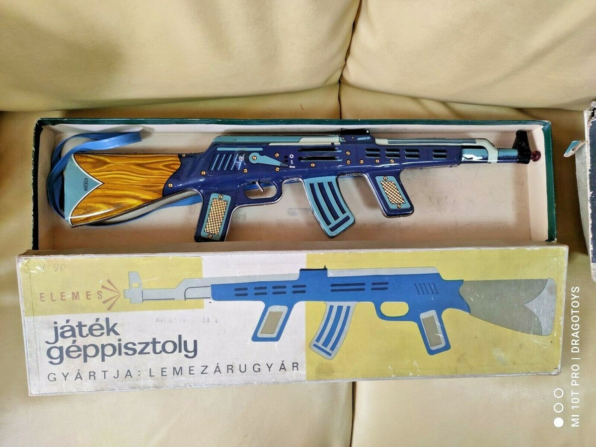 VINTAGE MACHINE GUN AK-47 TIN TOY BATTERY OPERATED 58CM