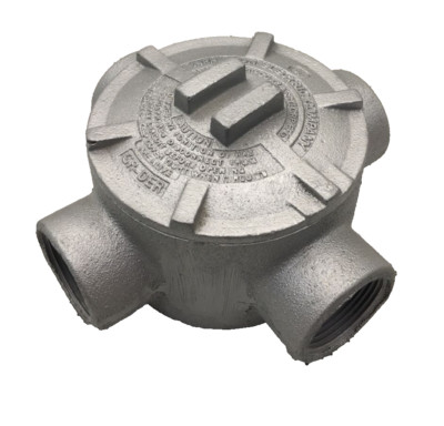 GRX125 APPLETON 4 HUB ROUND CONDUIT OUTLET BOX WITH COVER AND 1-1/4 INCH HUBS