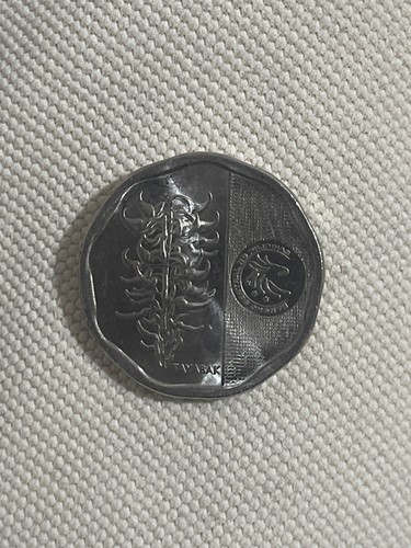 Philippines 5 Piso Coin Andres Bonifacio Rare Philippine Collectible - 第 2/2 張圖片