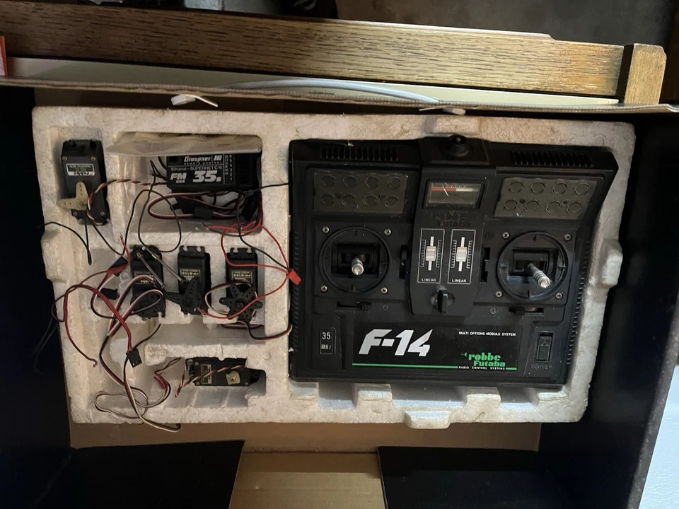 Robbe Futaba F16  40 Mhz mit Anleitung - Bild 2 von 4