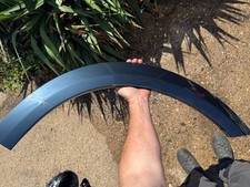 Arco de rueda Volvo XC60 moldura acampanada delantera derecha genuina 39848477 2018-2023