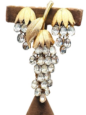 Vintage Waterfall Rhinestone Dangle Brooch Earrings Set Very nice