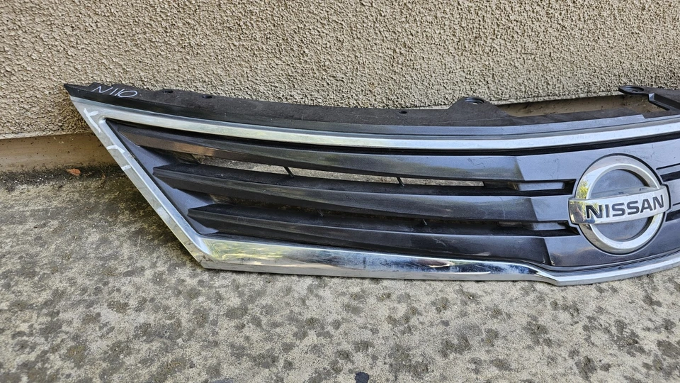 Nissan Versa 2010-2012 hatchback parrilla delantera cromada OEM N110 Foto 2 de 4