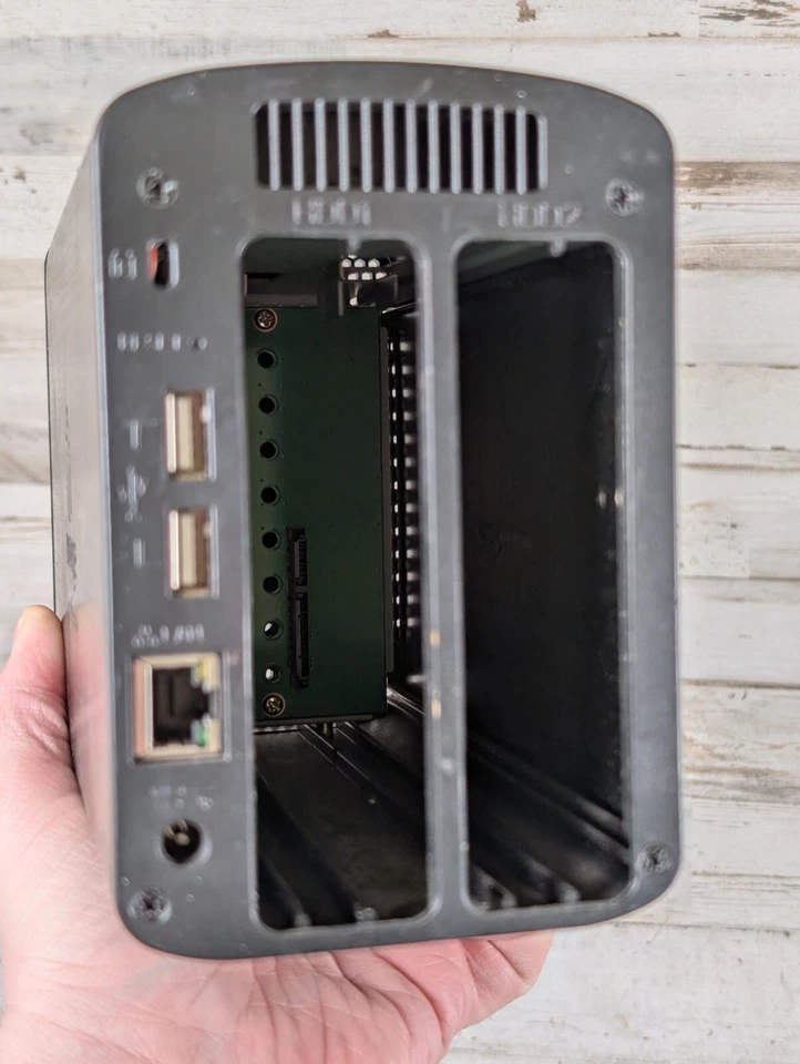 Iomega StorCenter ix2-200 2 Bay NAS LAN Network Storage NO HDD  PARTS/REPAIR - Image 3 of 4