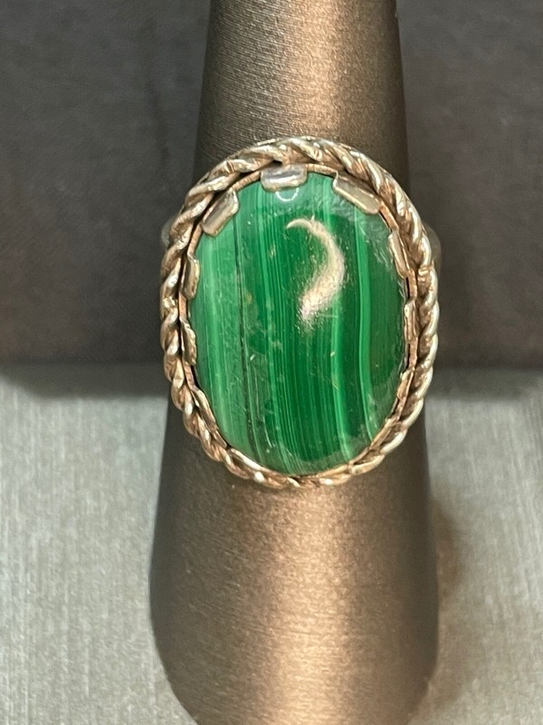 Vintage Sterling Silver Malachite Centered Stone Ring Size 7.5