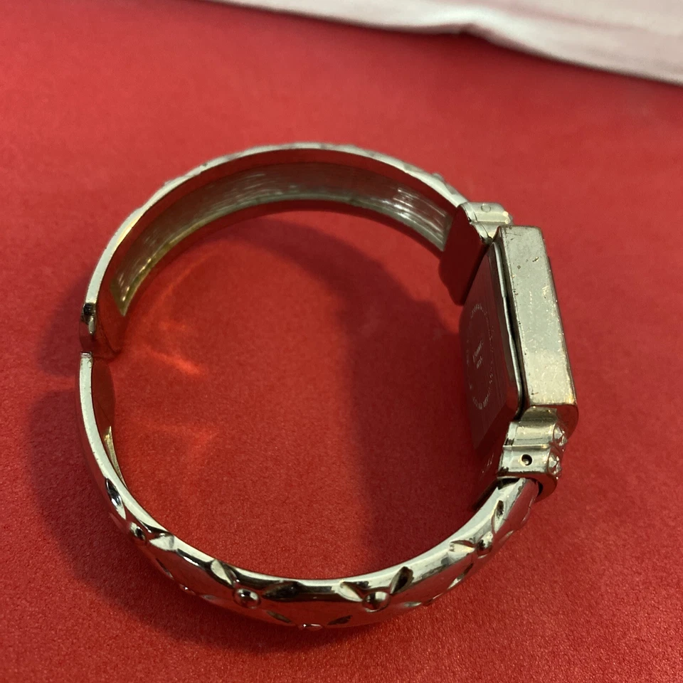 Vivani Analog Wristwatch with Cuff Band and Quartz Movement - Image 3 of 4